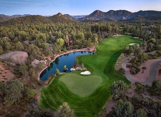 Golf course scenery at The Rim Golf Club